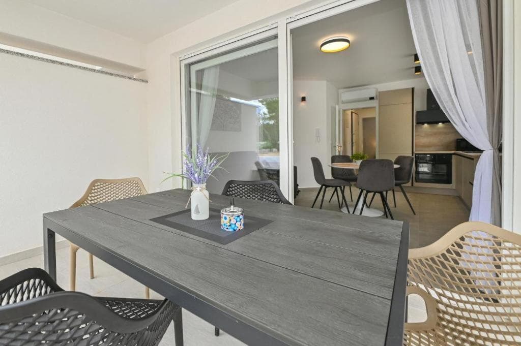 Apartment Break 8 mit Pool in Novalja Ansicht 4