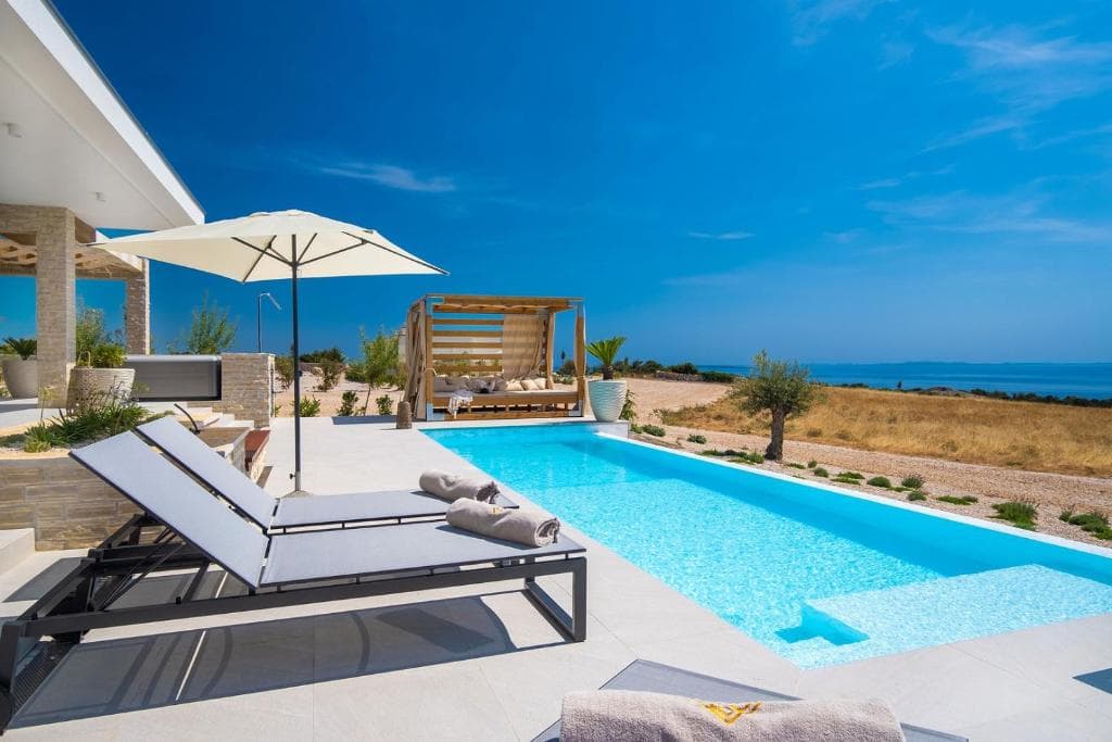 Beachfront Plant Villa 7
