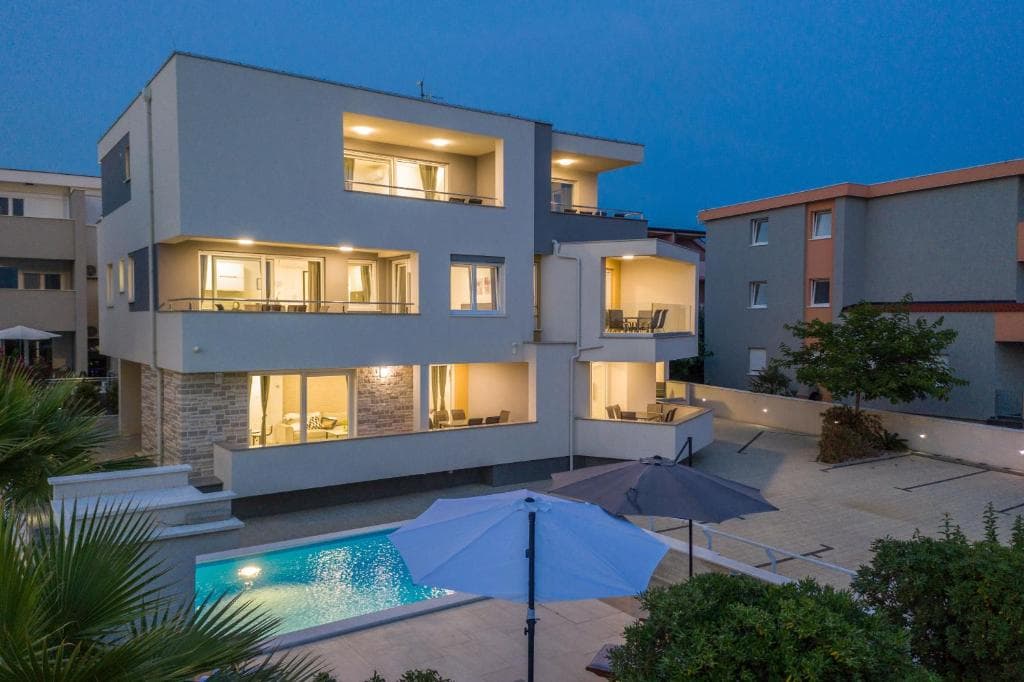 Danivan B 6 Apartment in Novalja