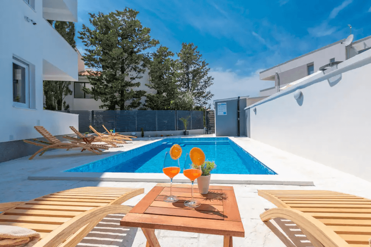 Mel-Mari Studio mit Pool in Novalja