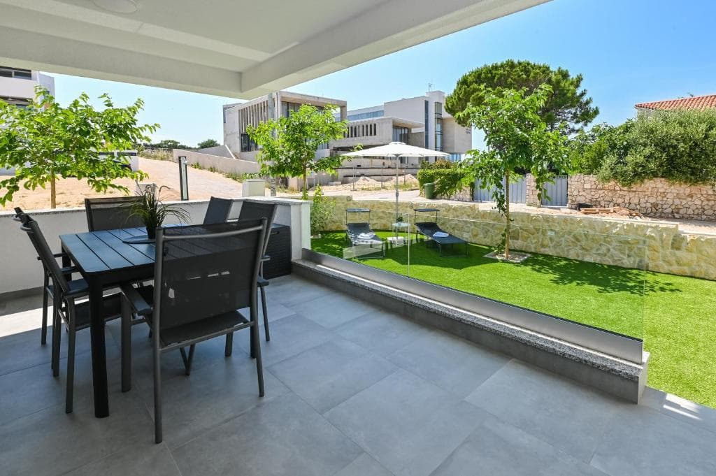 Olive Garden 4 EG Apartment in Novalja