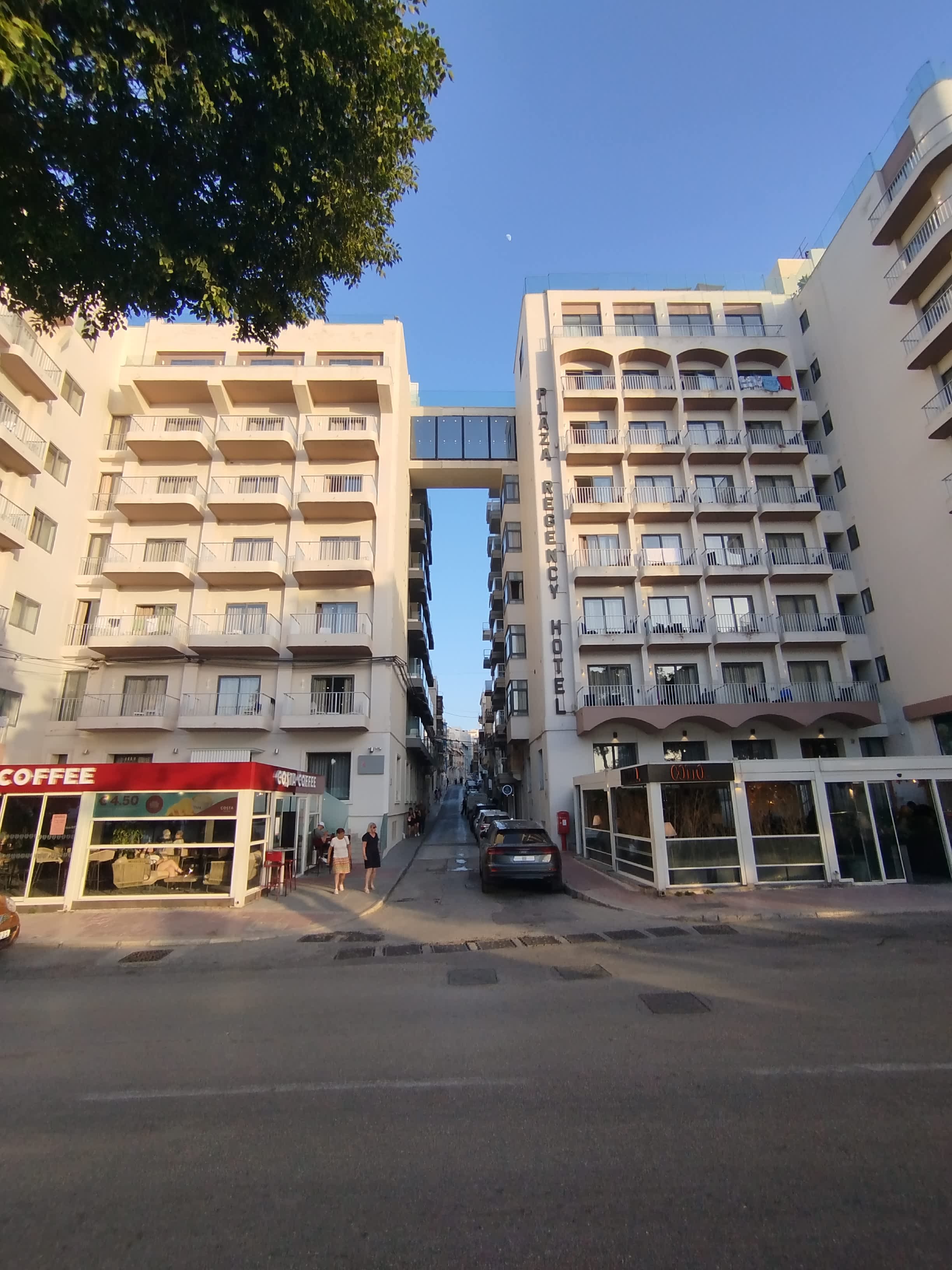 Plaza Regency Hotel
