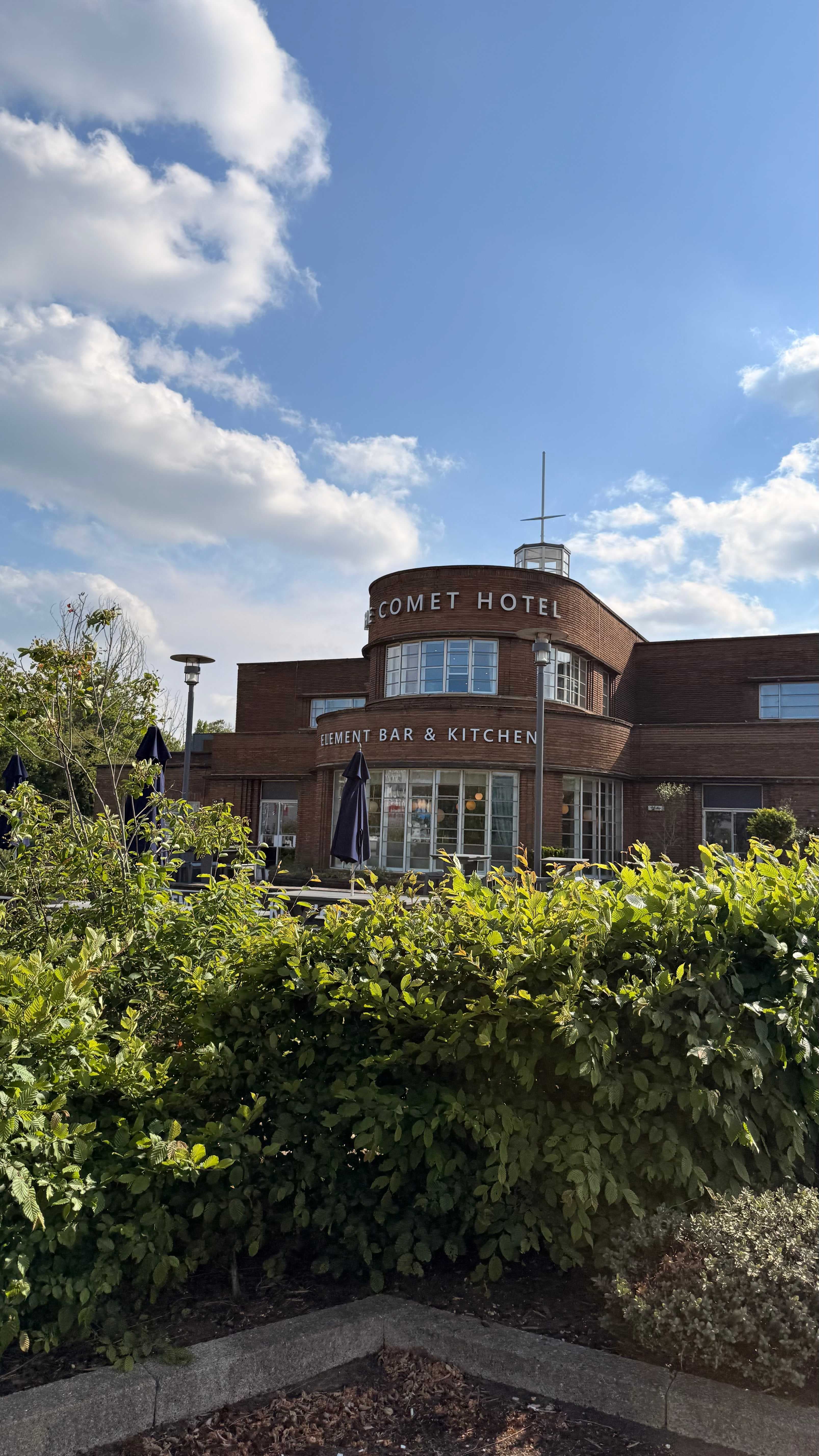The Comet Hotel Ansicht 2