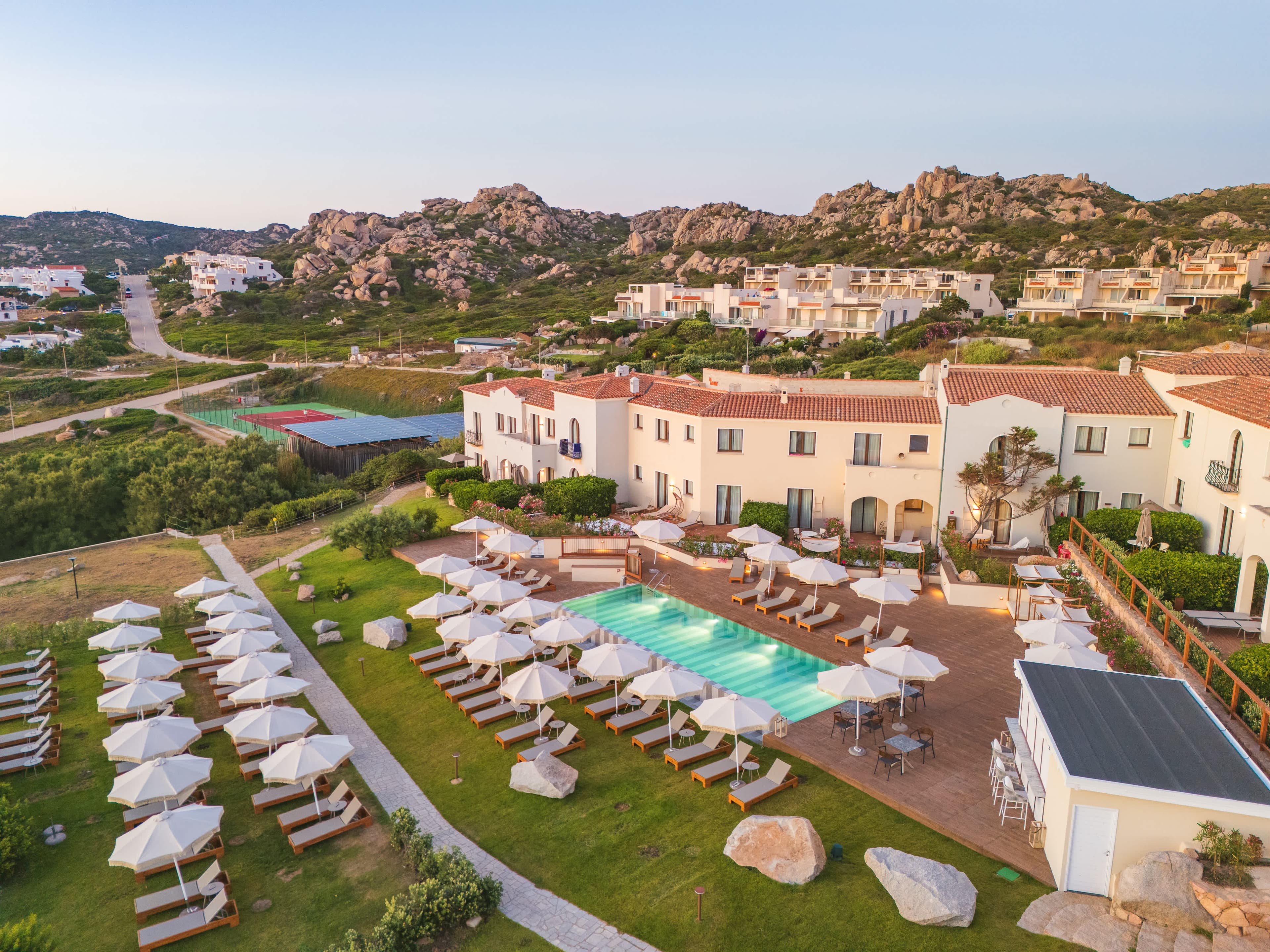 Mangia's Santa Teresa Sardinia, Curio Collection by Hilton Ansicht 7