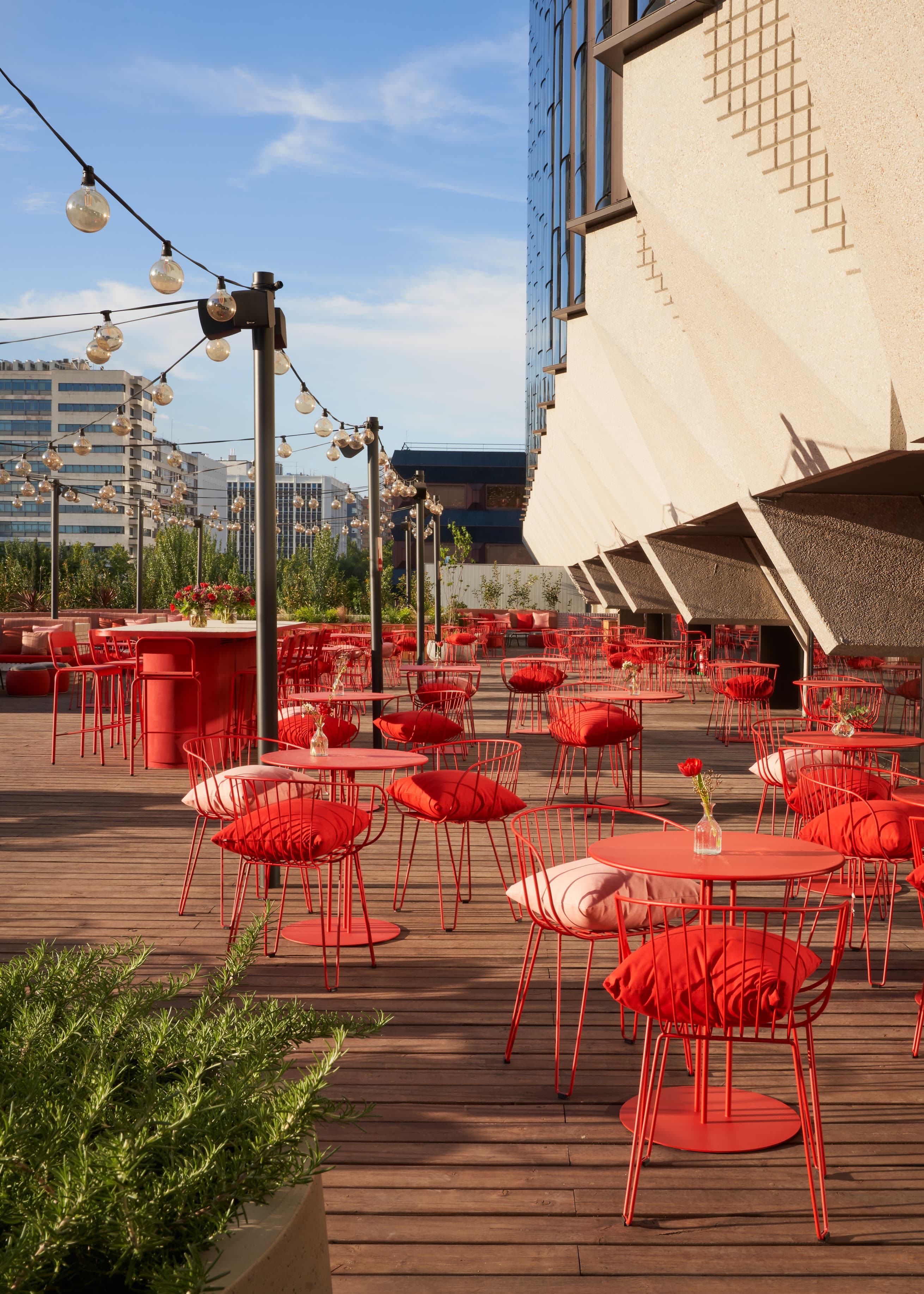 Canopy by Hilton Madrid Castellana Ansicht 8