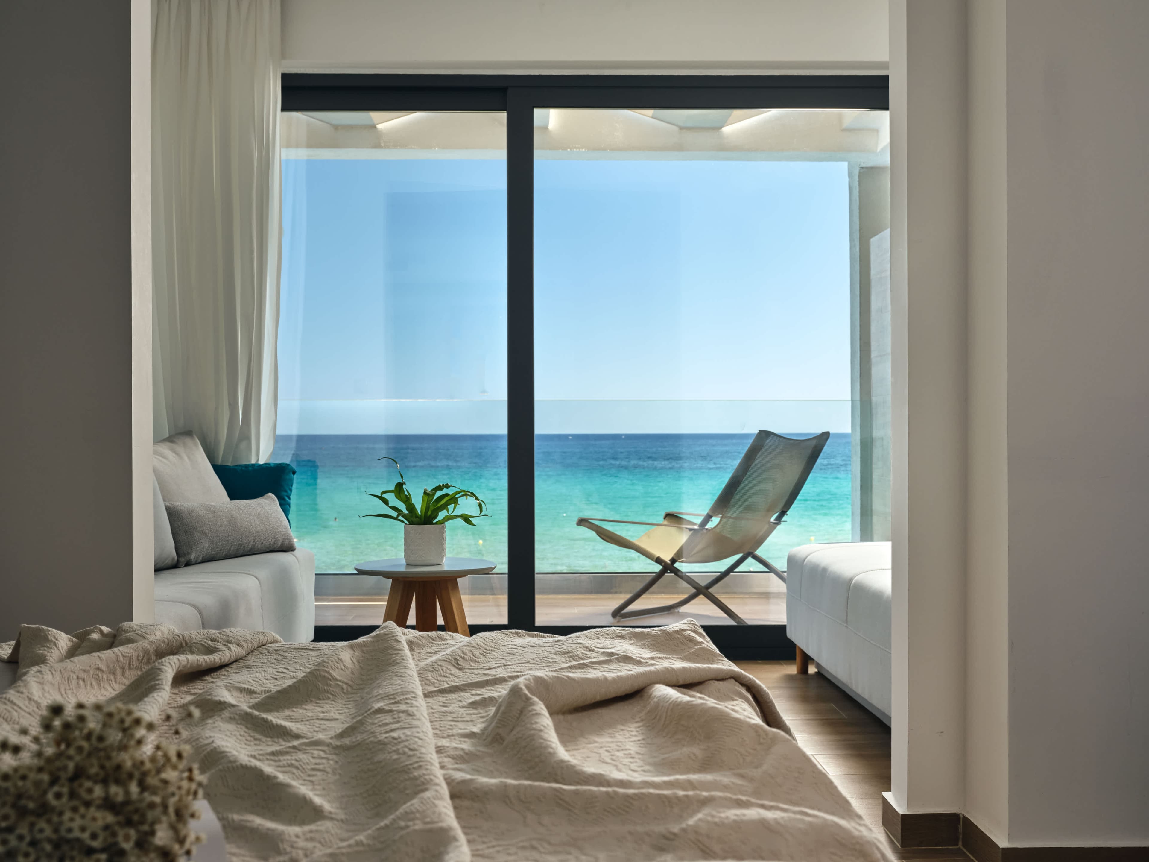 Cavo Orient Beach Hotel & Suites Ansicht 3