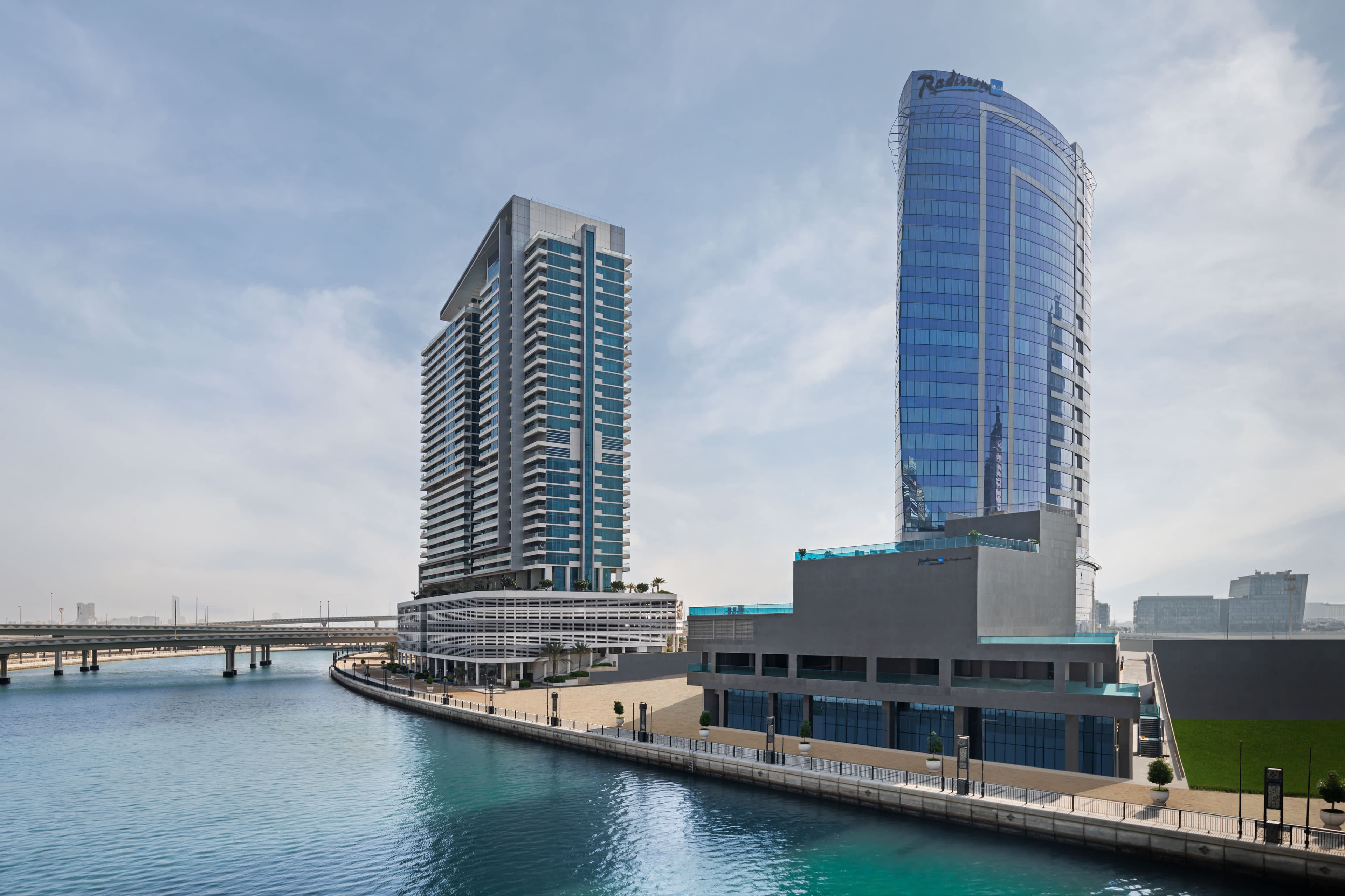 Radisson Blu Hotel, Dubai Canal View