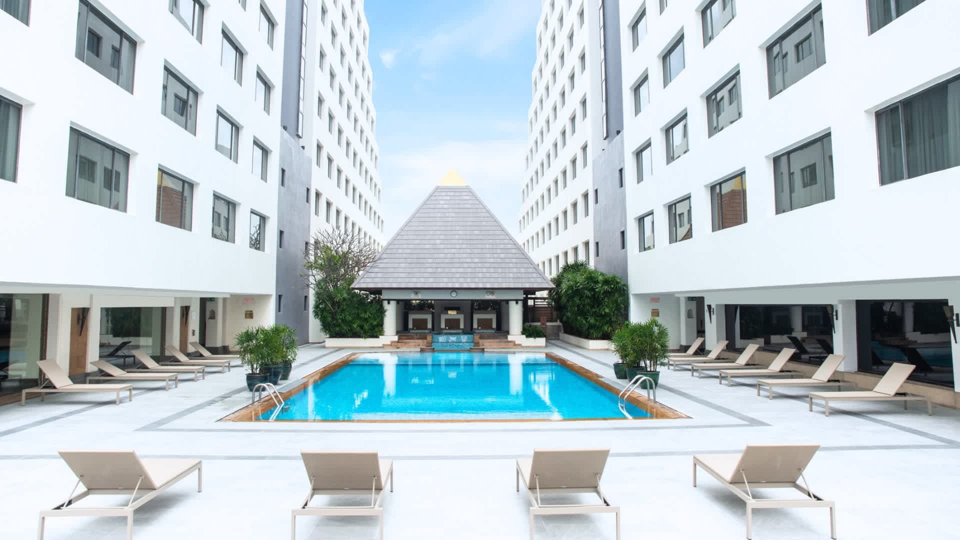 Twin Towers Hotel