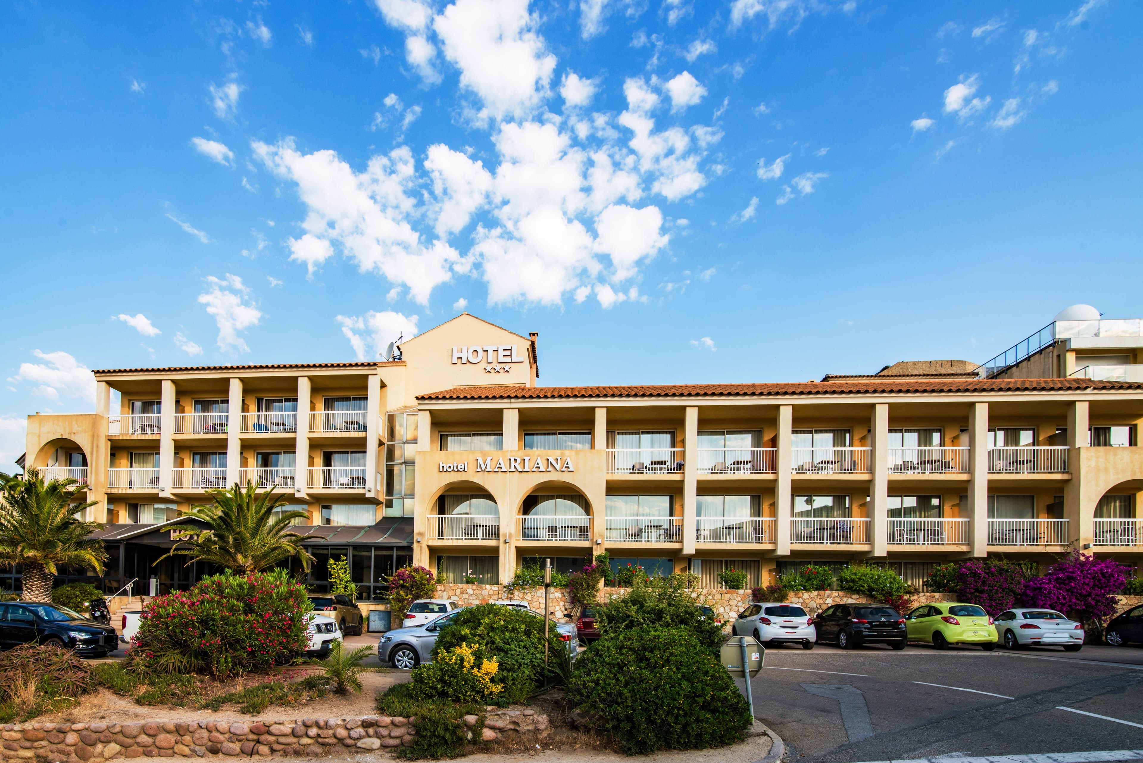 Hotel Mariana Ansicht 2
