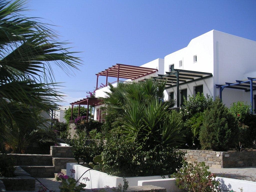 Mr. and Mrs. White Paros