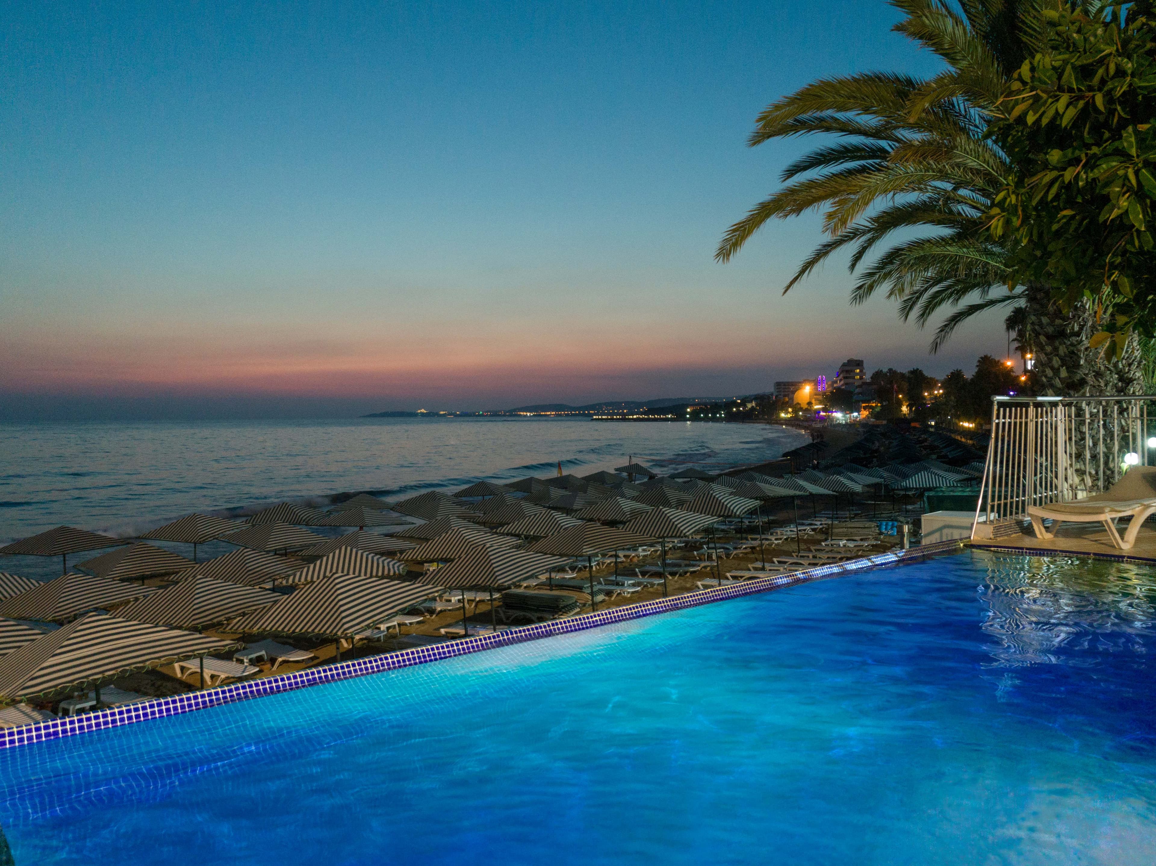 Aska Hotel Just in Beach