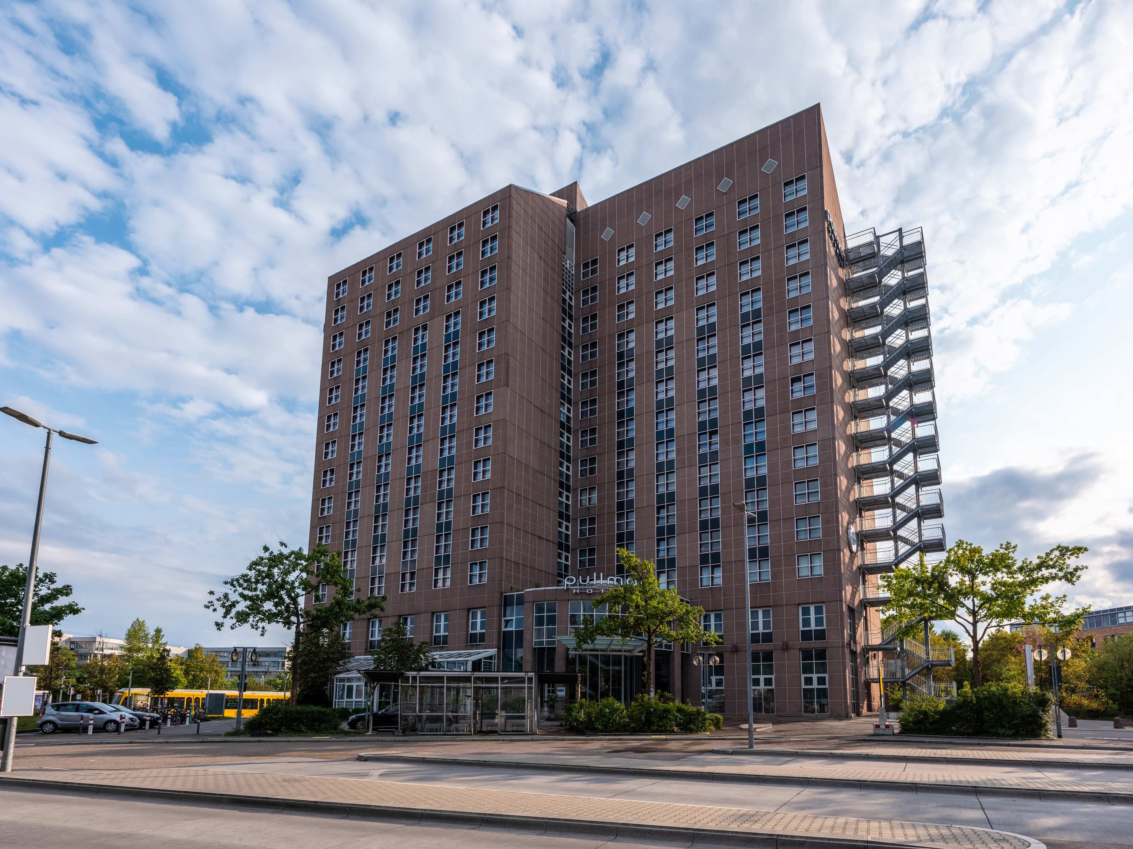 Hotel Pullman Stuttgart Fontana Ansicht 2