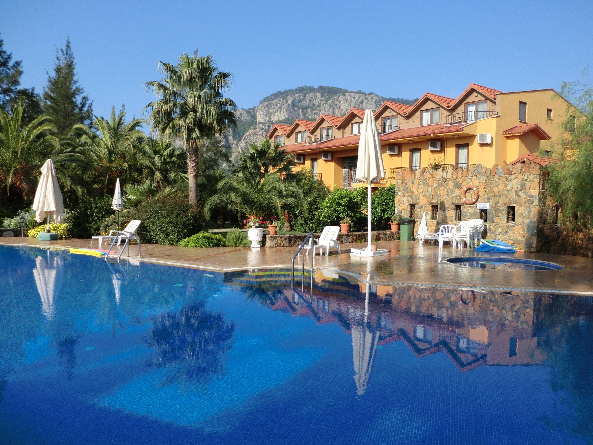 Hotel Holiday Calbis Ansicht 2