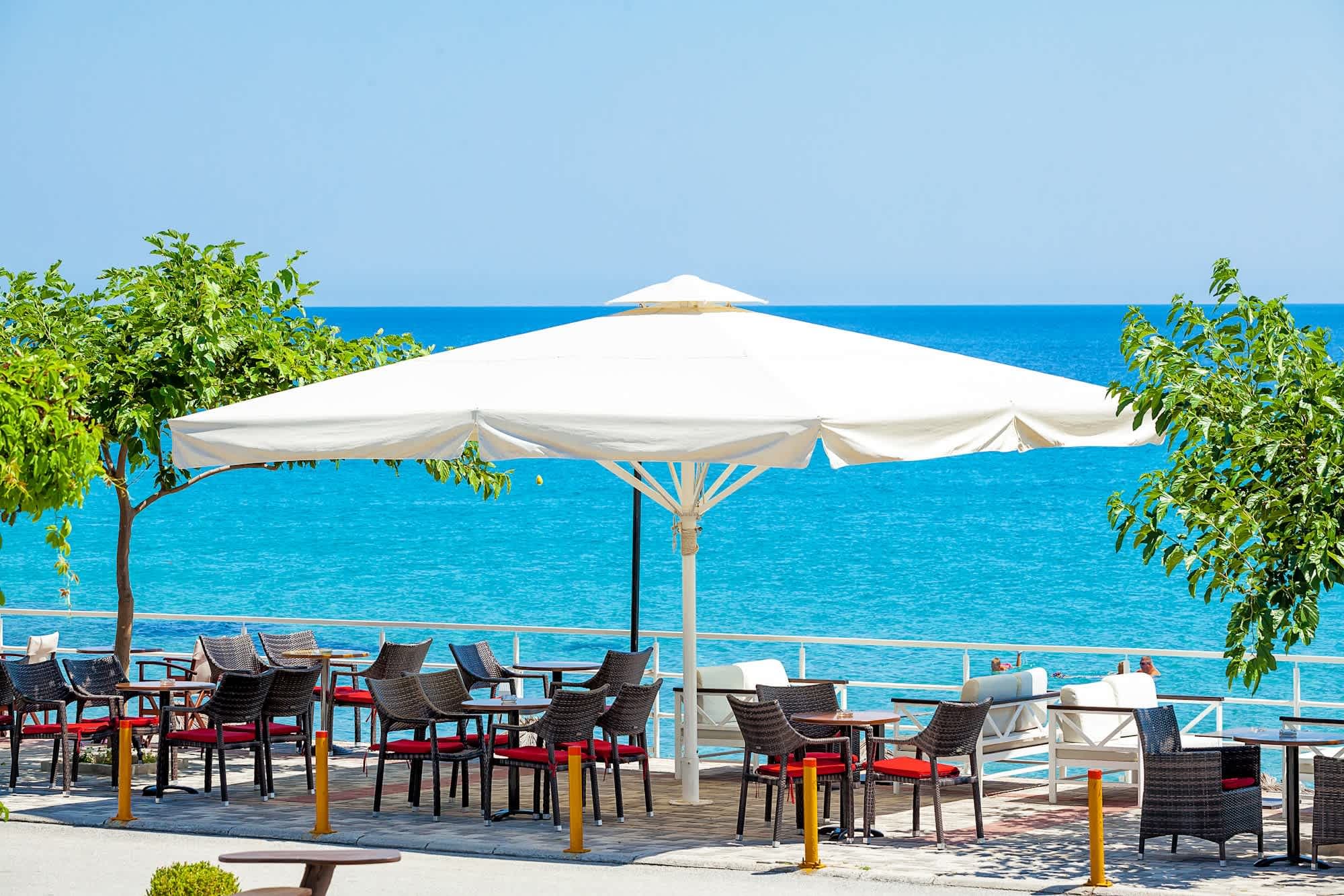 Xenios Dolphin Beach Hotel Ansicht 9