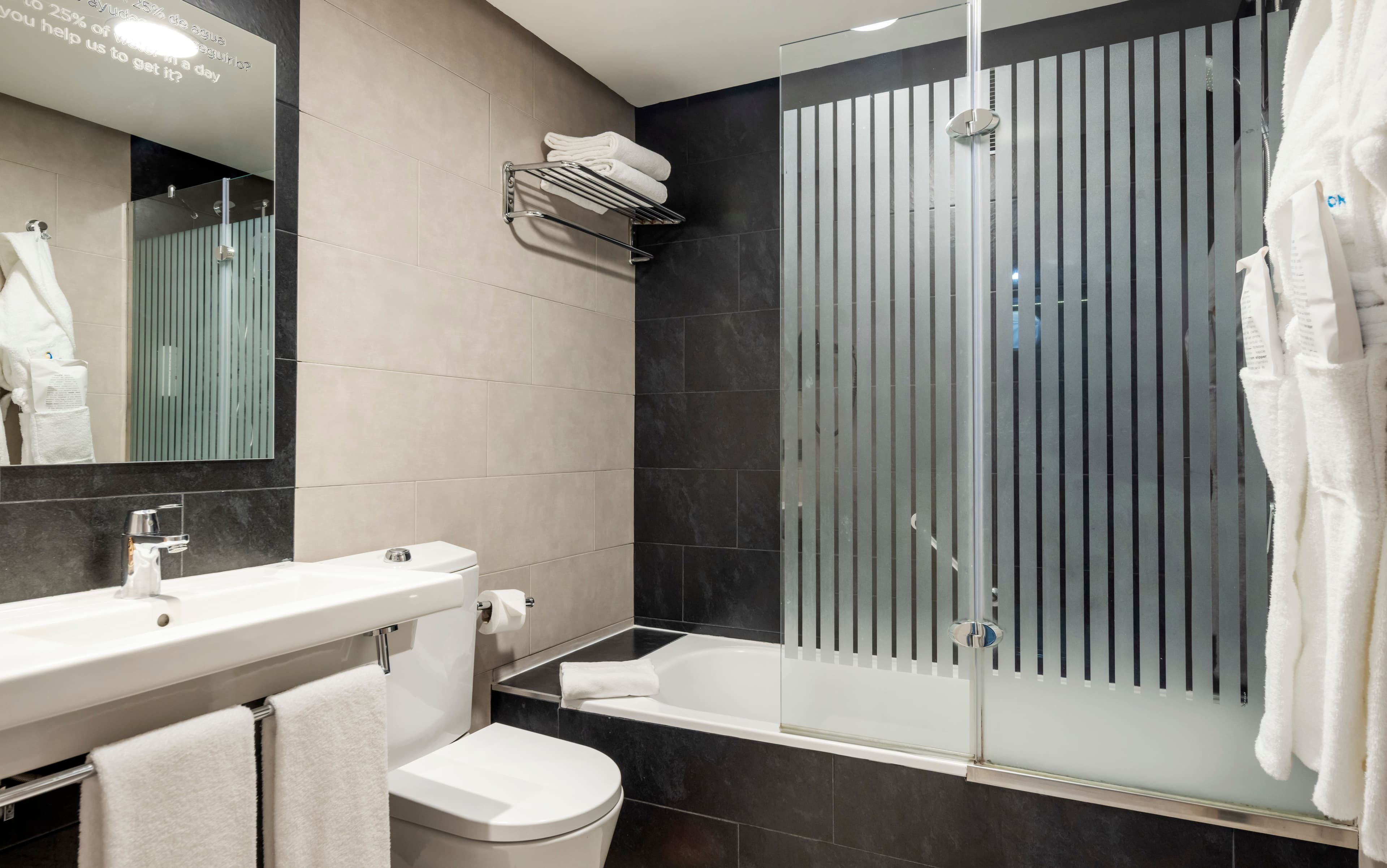 ILUNION Suites Madrid Ansicht 6