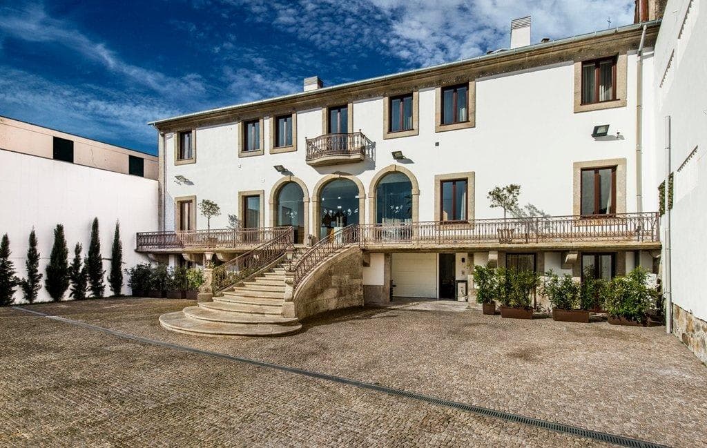 Hotel Vitoria Village