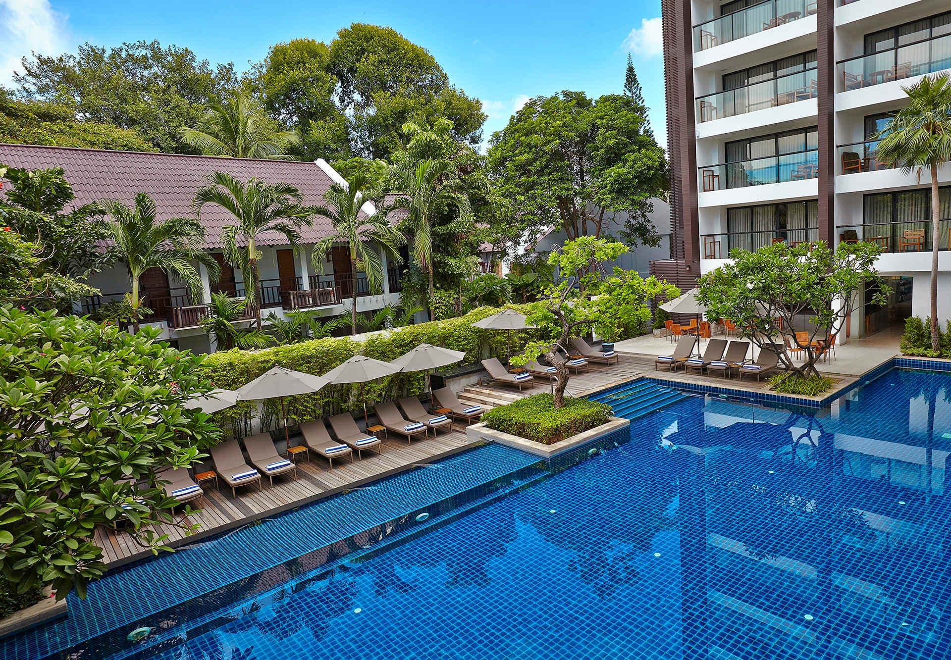Woodlands Suites