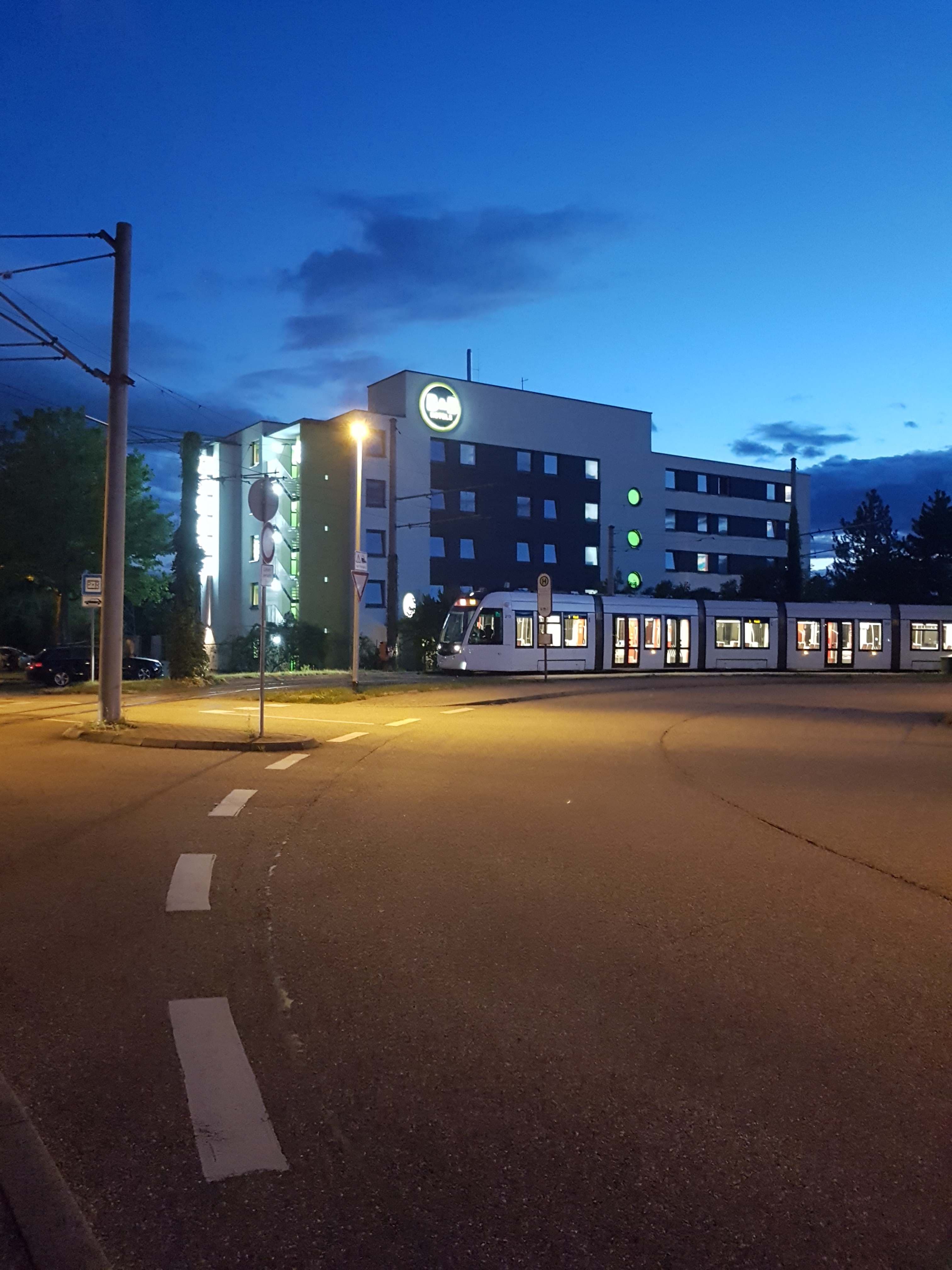 B&B Hotel Freiburg-Süd Ansicht 2
