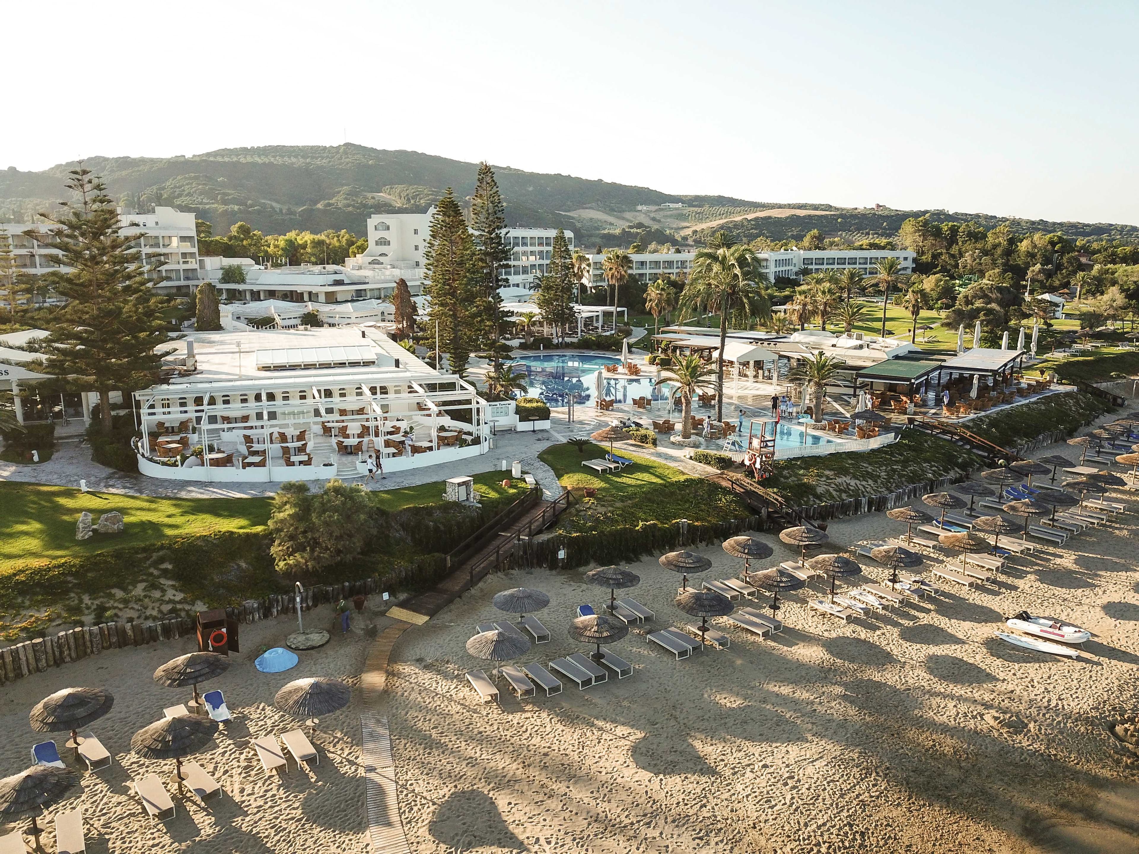 ROBINSON KYLLINI BEACH