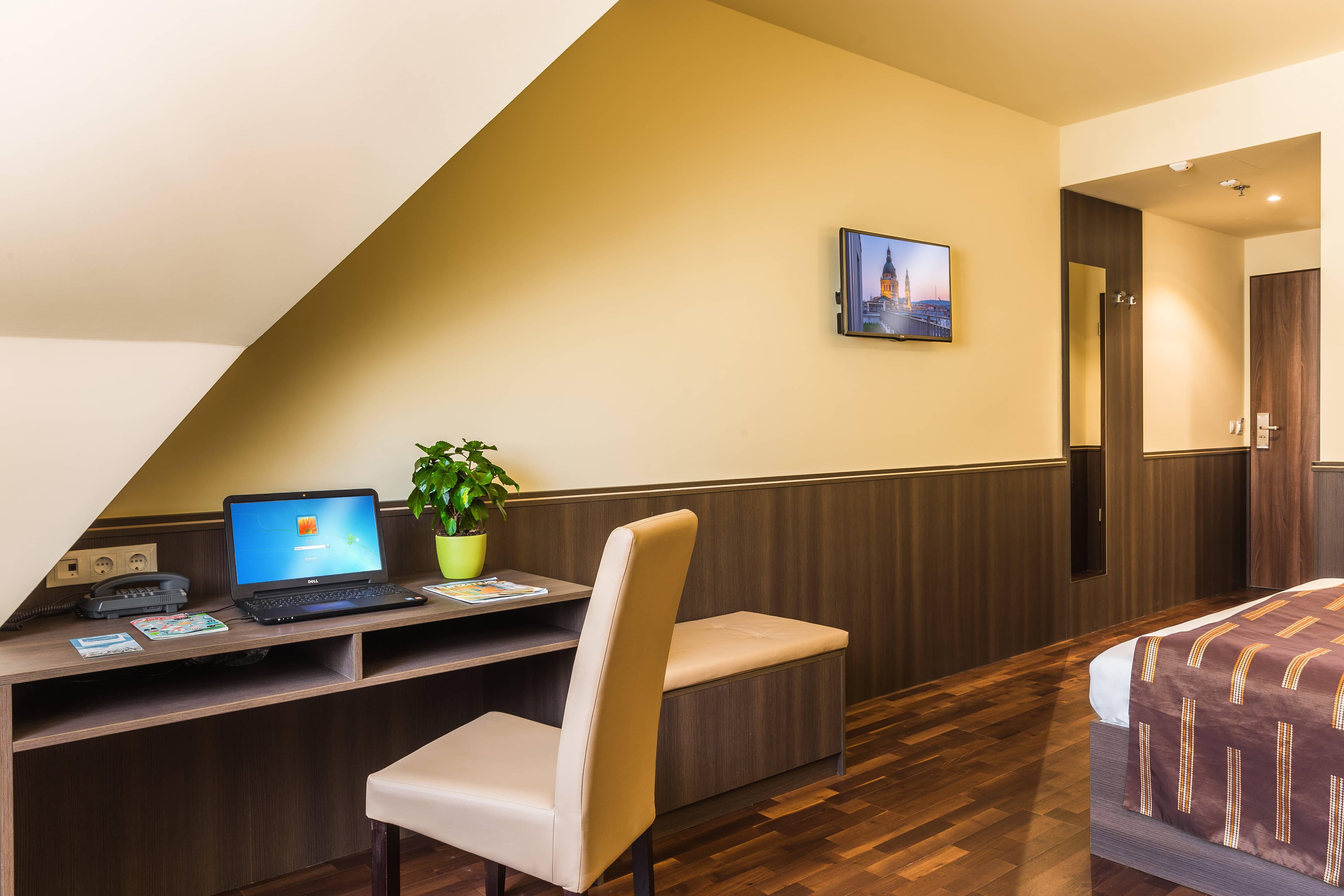 12 Revay Hotel Ansicht 4