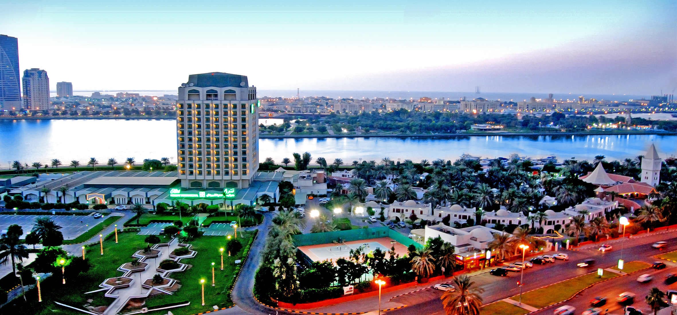Hotel Holiday International Ansicht 2