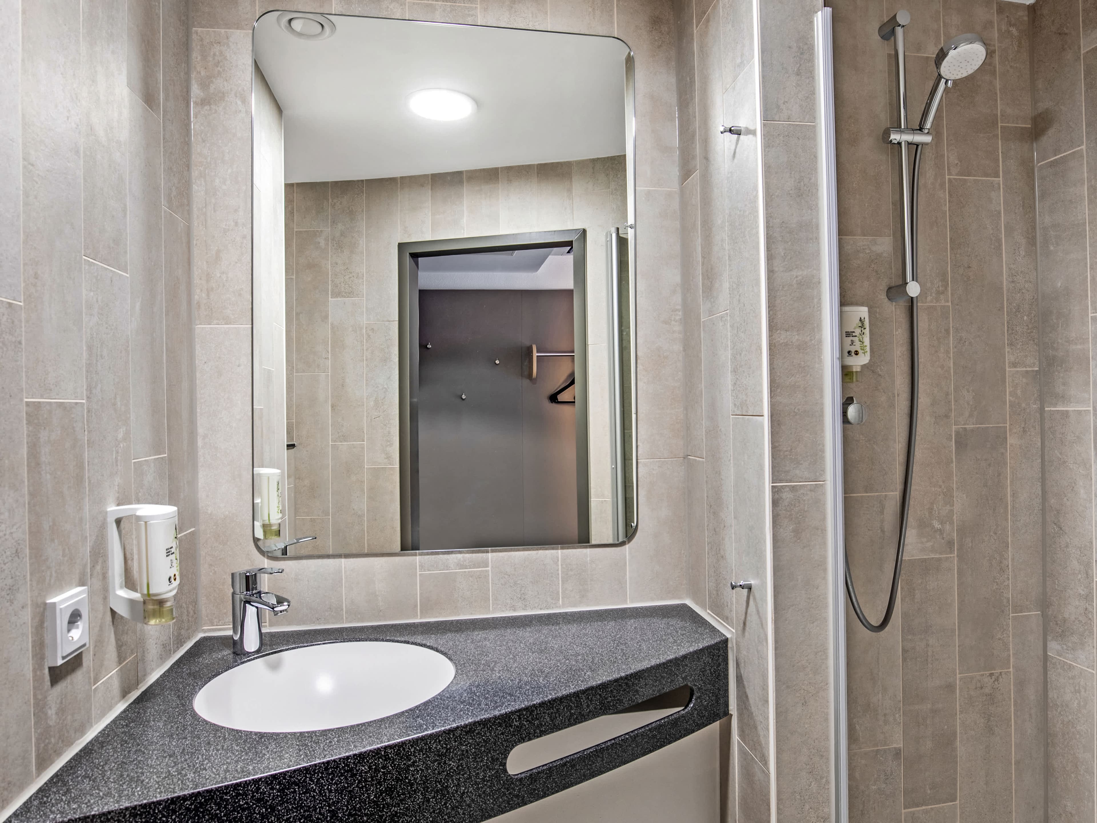 B&B Hotel Hamburg-Airport Ansicht 6
