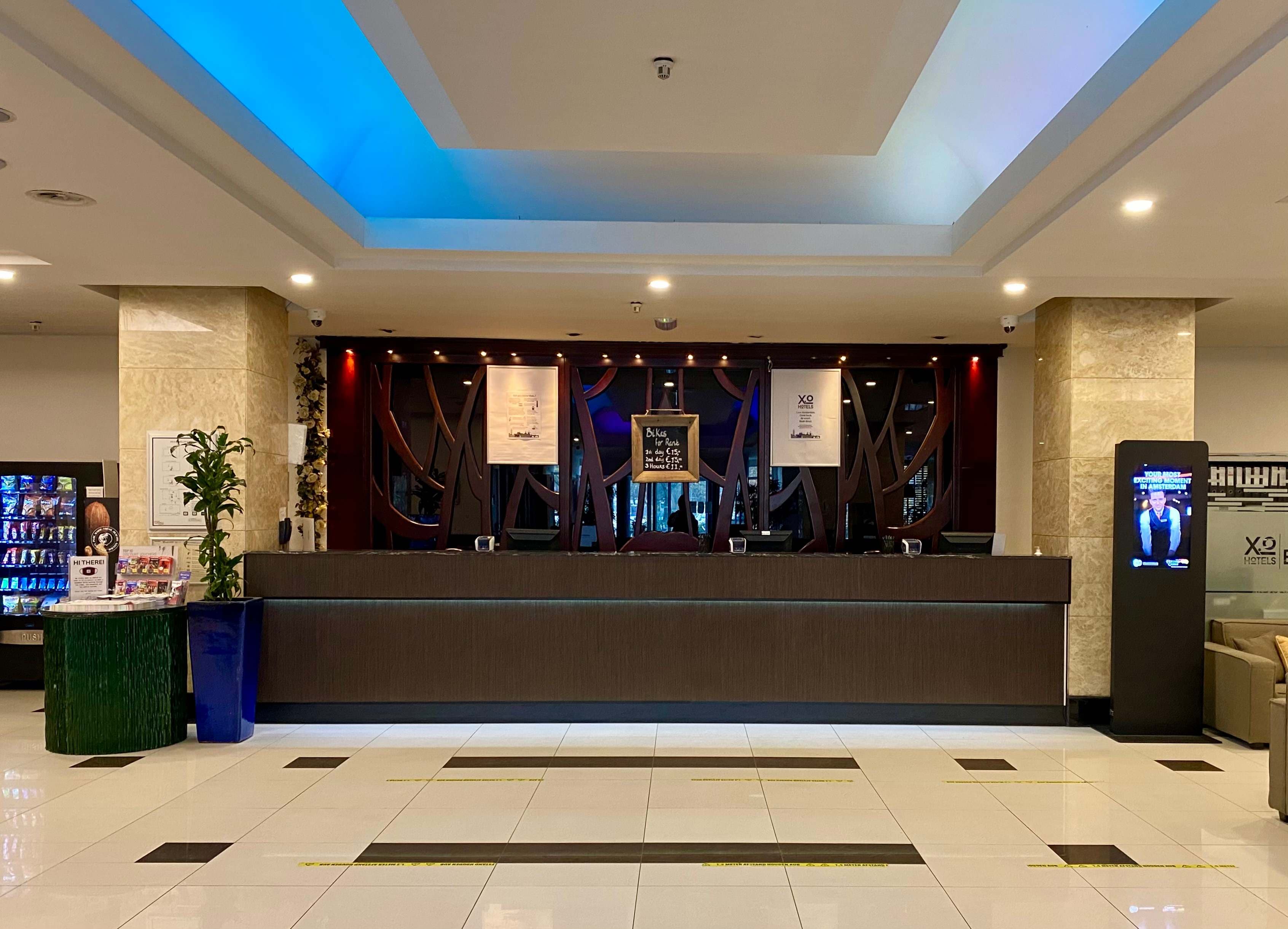 XO Hotels Blue Tower Ansicht 6