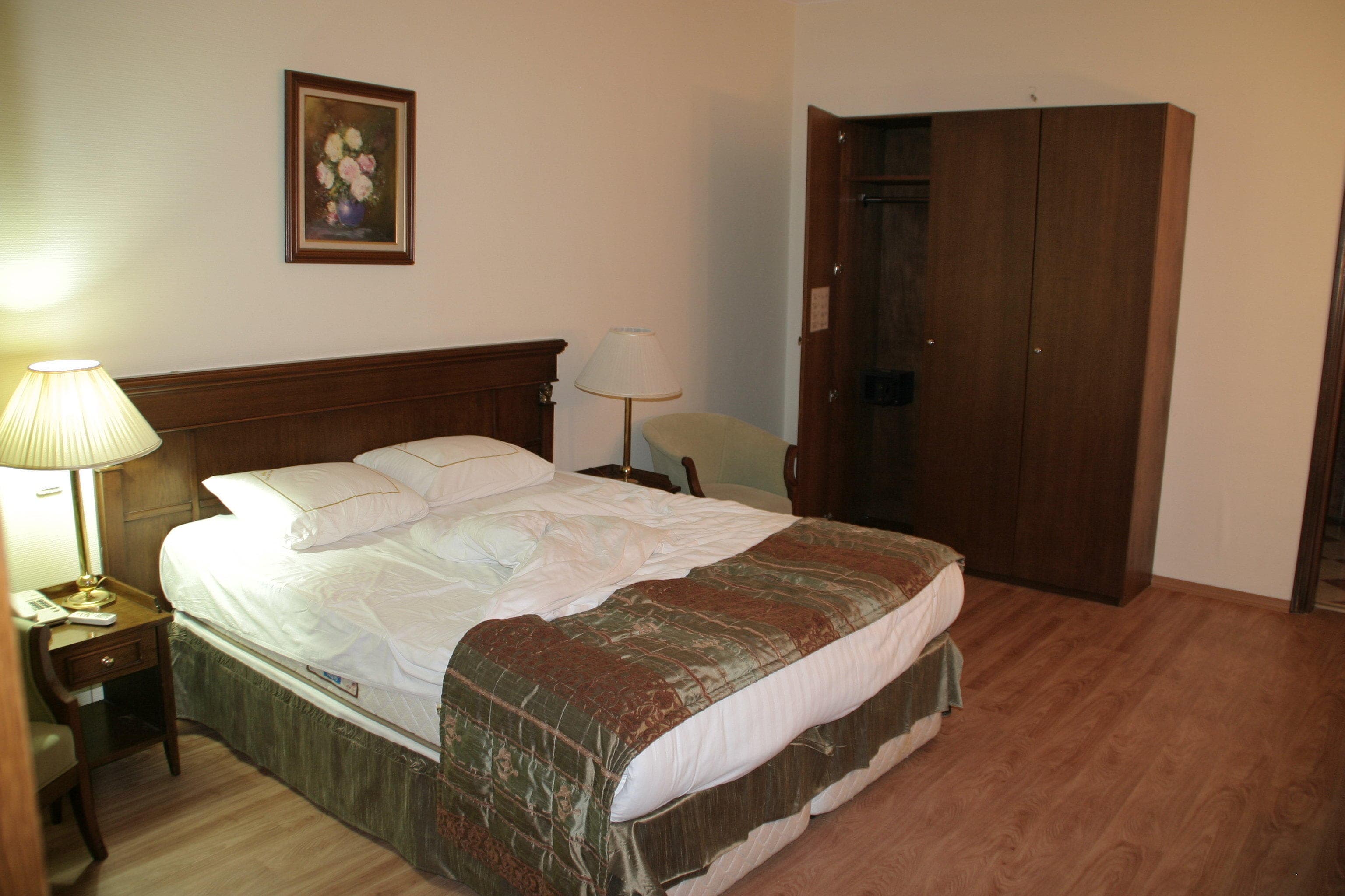 Golden Crown Hotel Ansicht 6