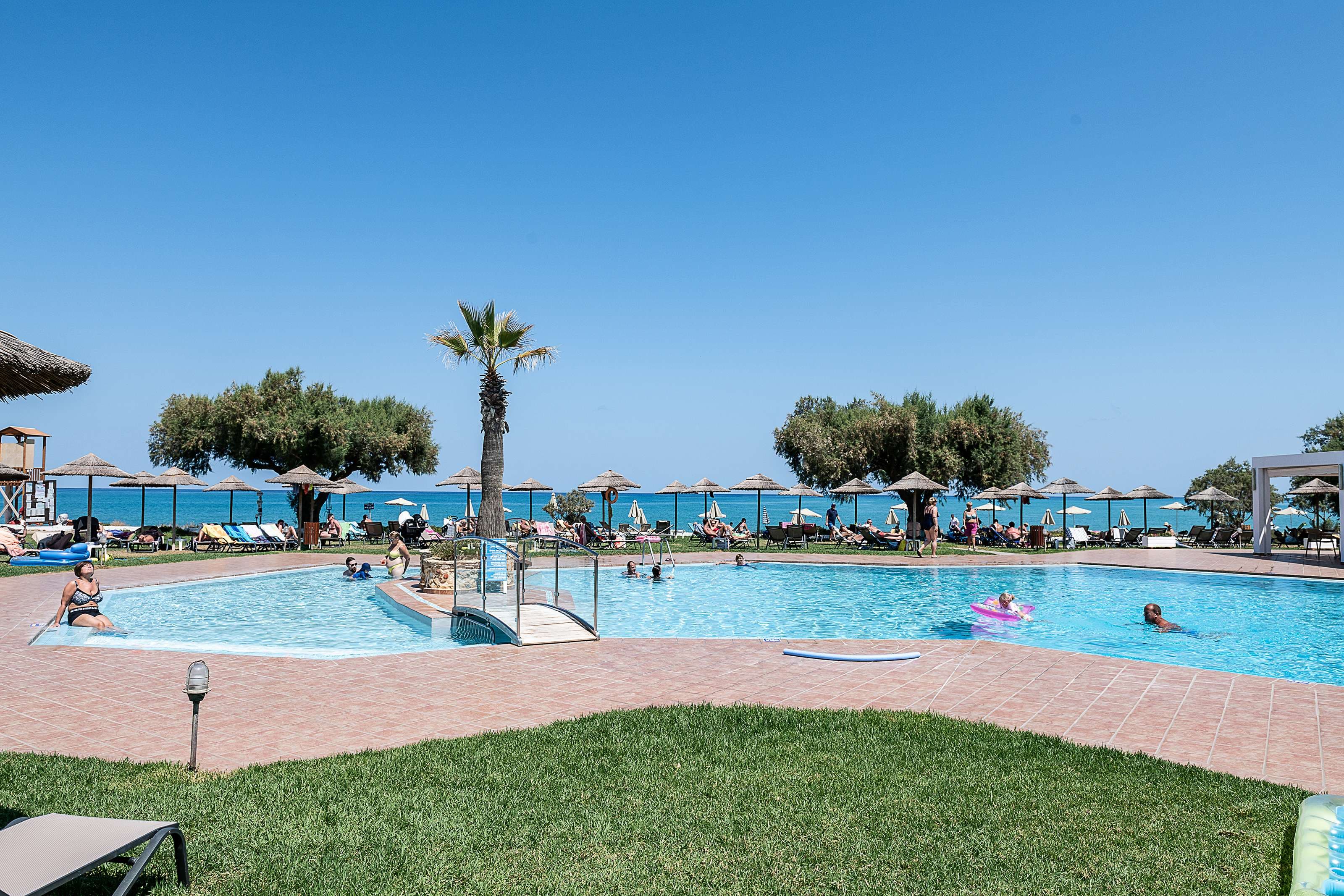 Hotel Geraniotis Beach