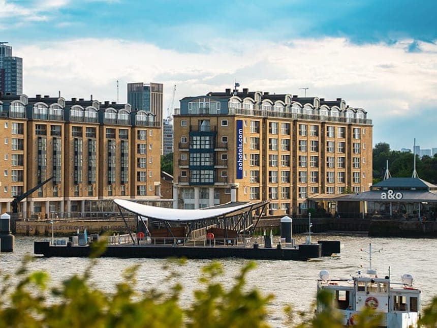 a&o London Docklands Riverside