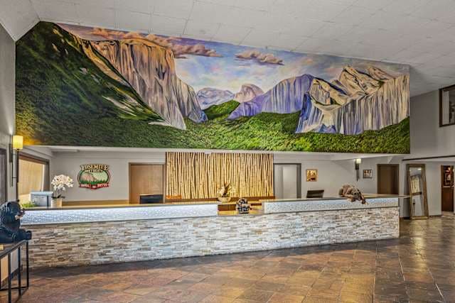 Yosemite Southgate Hotel & Suites