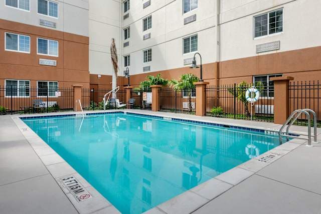 Hotel Candlewood Suites Fort Myers/Sanibel Gateway