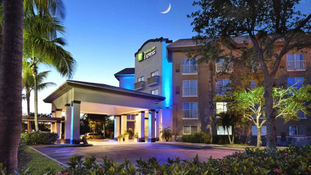 Hotel Holiday Inn Express & Suites Naples