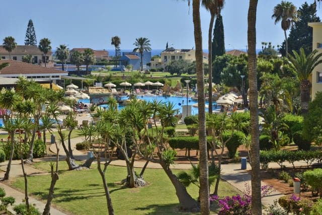 Makronissos Village Club