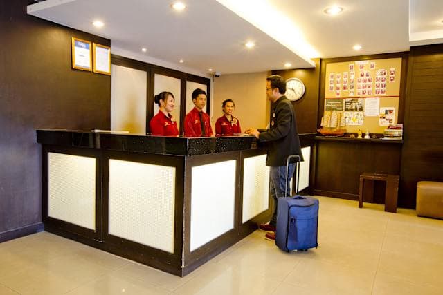Hotel Sinsuvarn Airport Suite