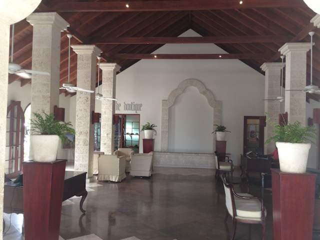 Hotel Mango Bay Beach Club