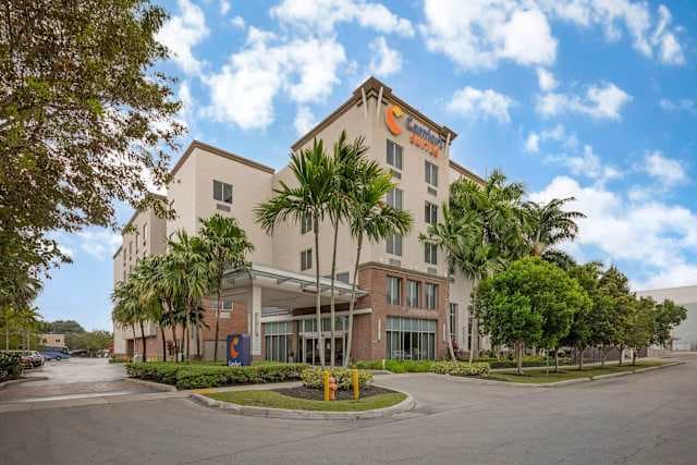 Hotel Comfort Suites Miami Airport North
