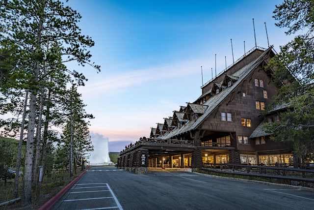 Hotel Old Faithful Inn