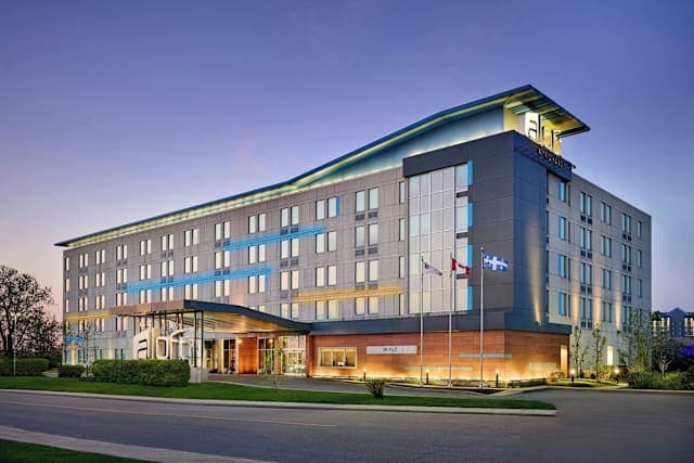 Hotel Aloft Montreal Airport