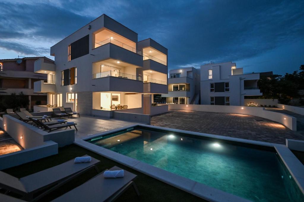 Apartment Break 8 mit Pool in Novalja