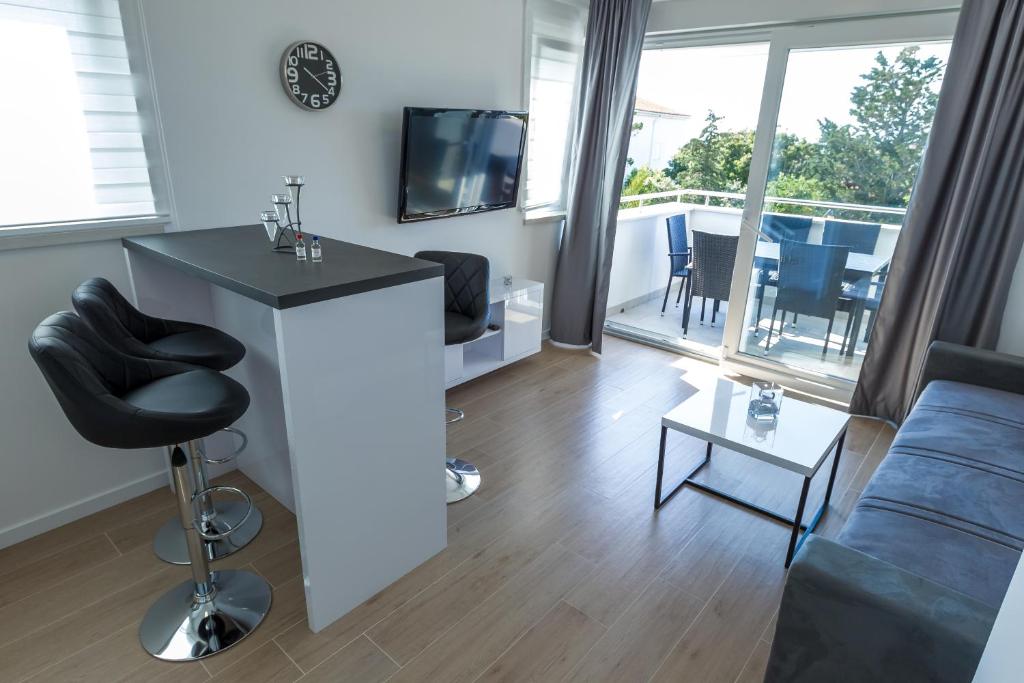 Casia 4 Apartment in Novalja 5