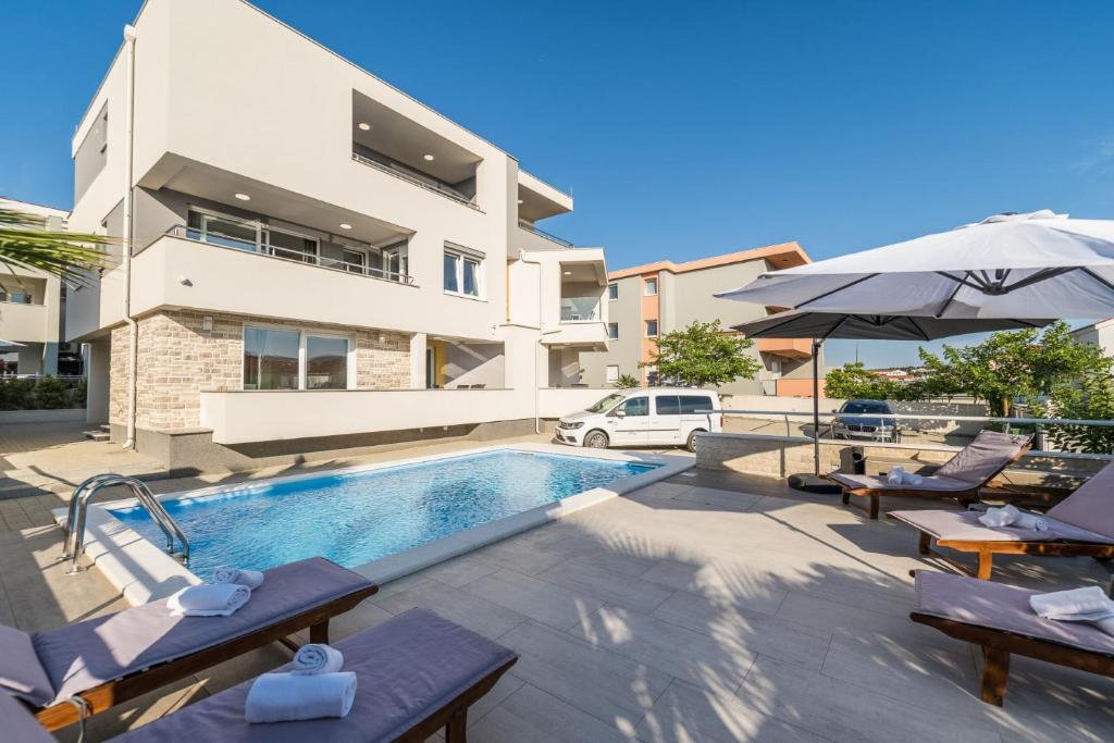 Danivan B 4 Apartment in Novalja