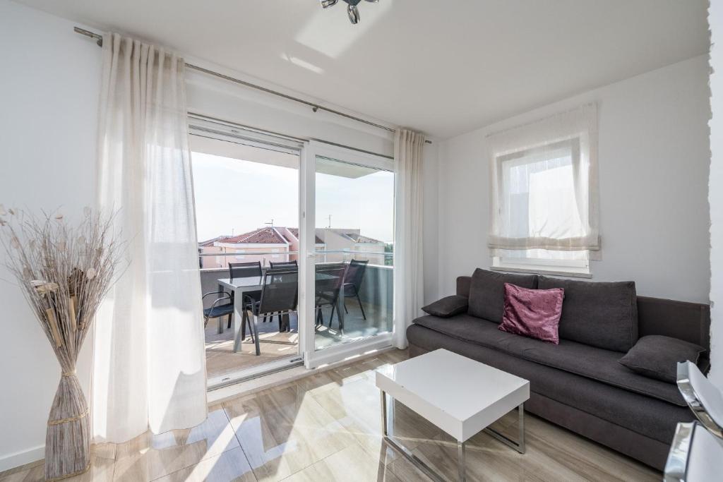 Danivan B 4 Apartment in Novalja 3