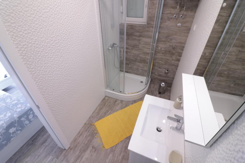 Danivan B 4 Apartment in Novalja 4