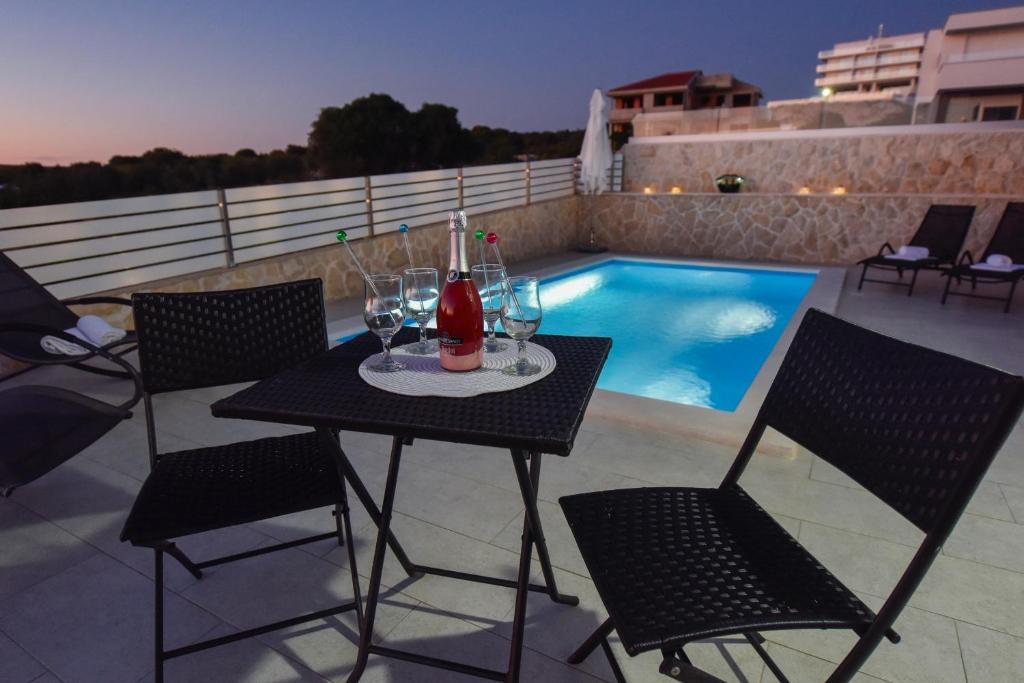 Funtastic C 6 Apartment mit privatem Pool