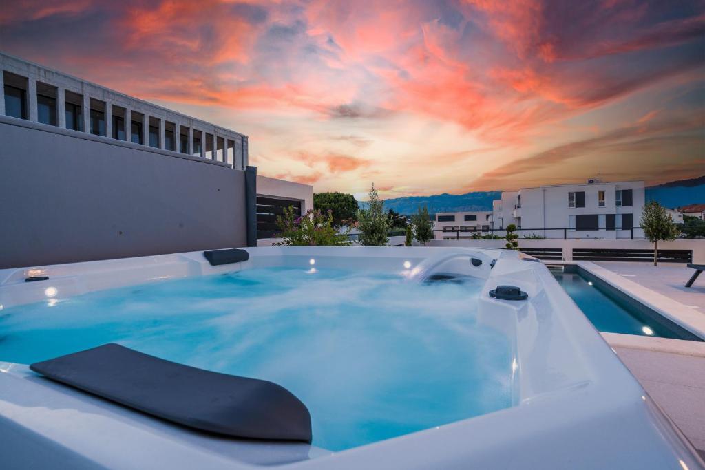 Luxus Apartment Sun mit privatem Pool 3