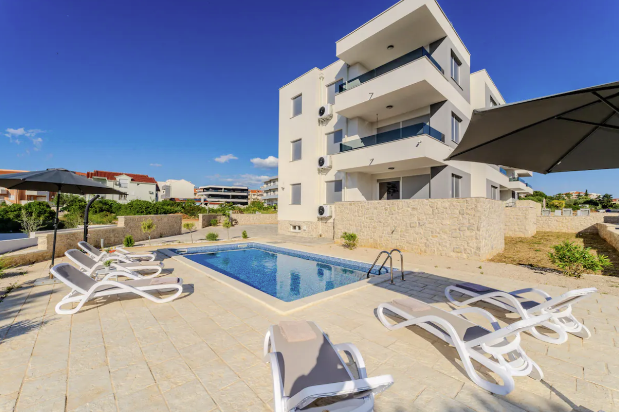 Mirjana Stadt-Apartment 6 in Novalja 2