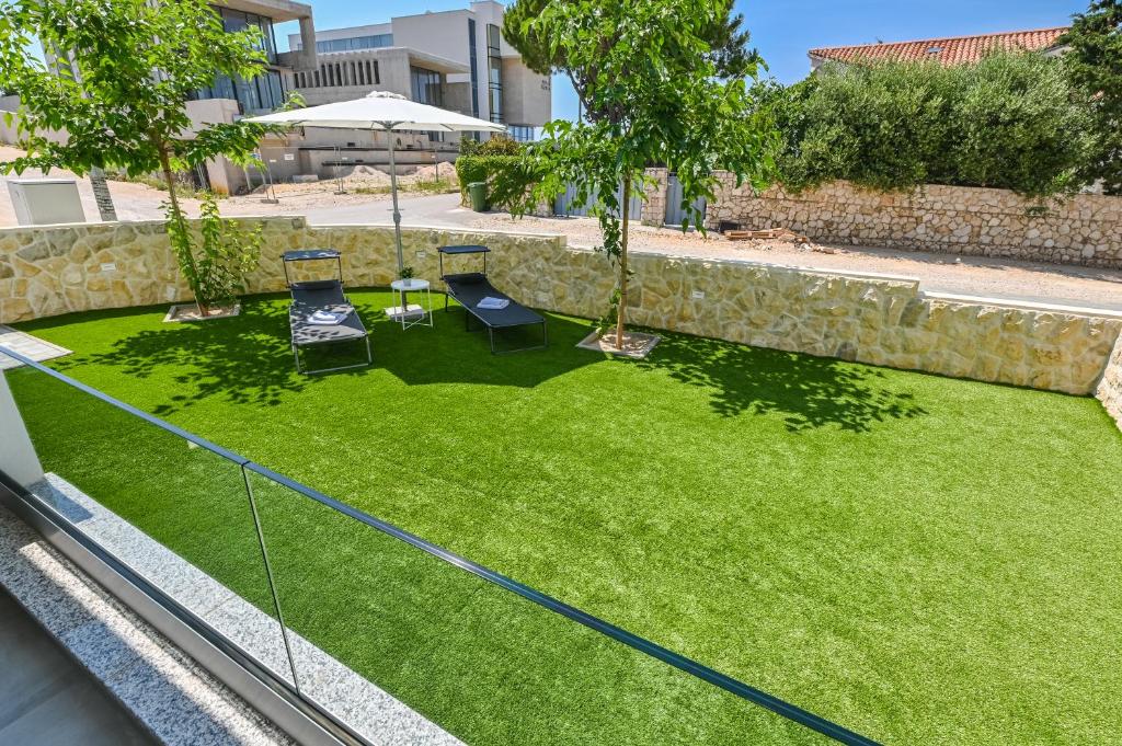 Olive Garden 4 EG Apartment in Novalja 2