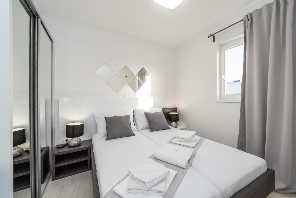 Pool Maris B 6 Apartment in Novalja 4