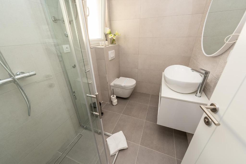 Pool Maris B Doppelzimmer in Novalja 2